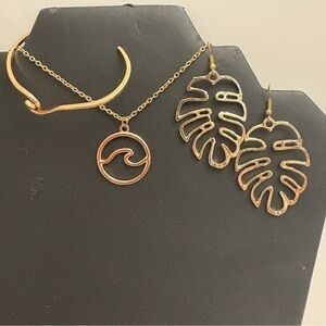3 Piece Wave and Palm Tree Jewelry Set in Goldtone